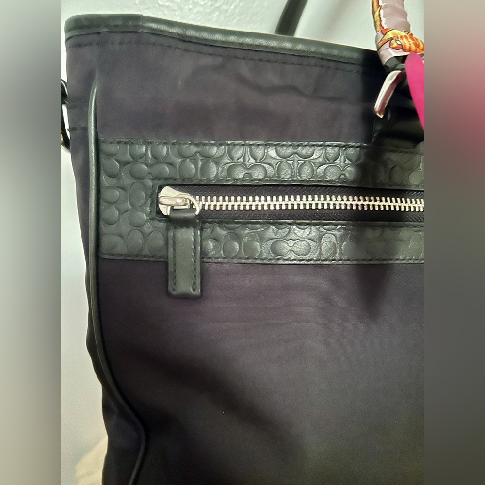 Coach “Glow Up” Julia Opt Art Vintage carry all. - Picture 4 of 14